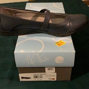 Life Stride Navy Pumps